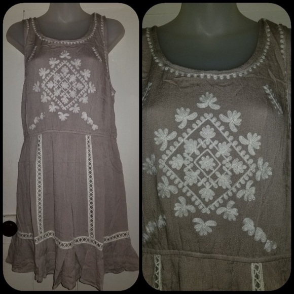 Boho Chic Embroidered Gauze Dress - Picture 3 of 7